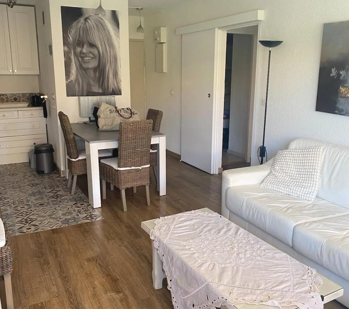 Appartement 4 P Avec Grande Terrasse, Piscine, Parking Dans Saint Tropez Centre France
